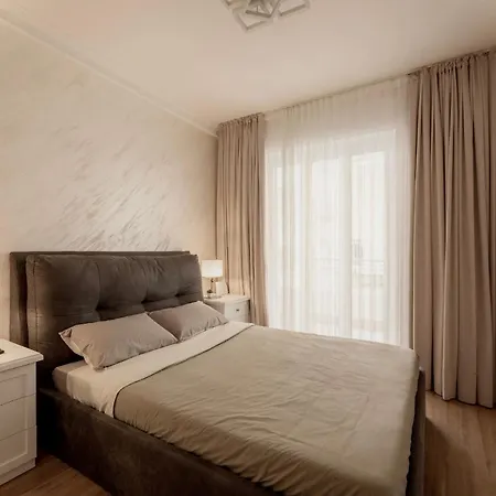 Ariston A 200m-luxury Con A/c & Wi-fi Apartment *