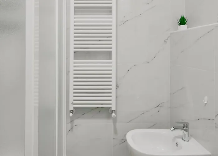 Ariston A 200m-luxury Con A/c & Wi-fi